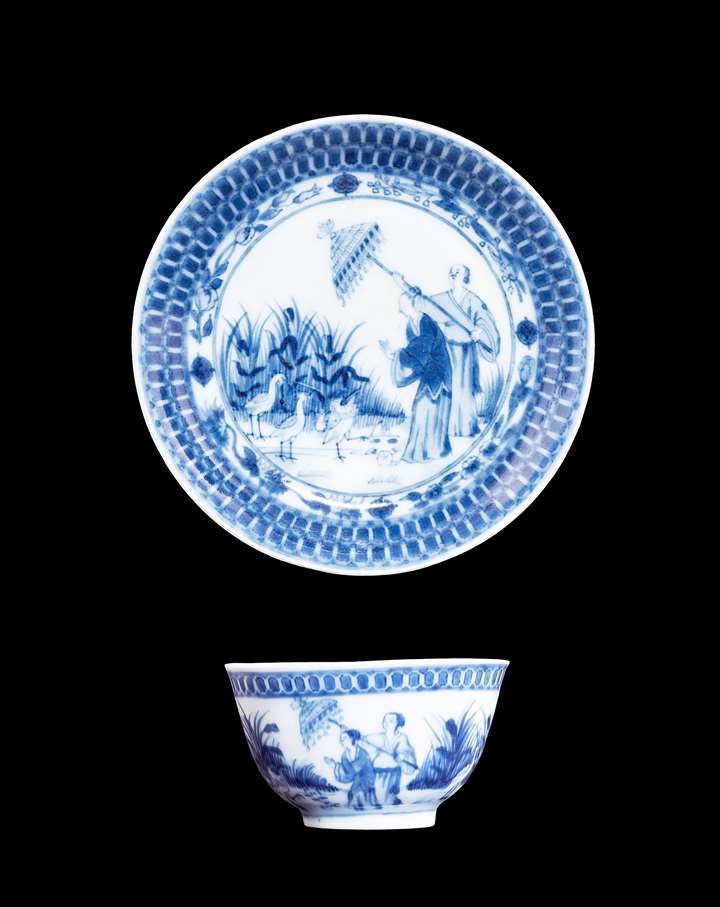 Chinese export porcelain blue and white teabowl and saucer with the Parasol pattern after Cornelis Pronk